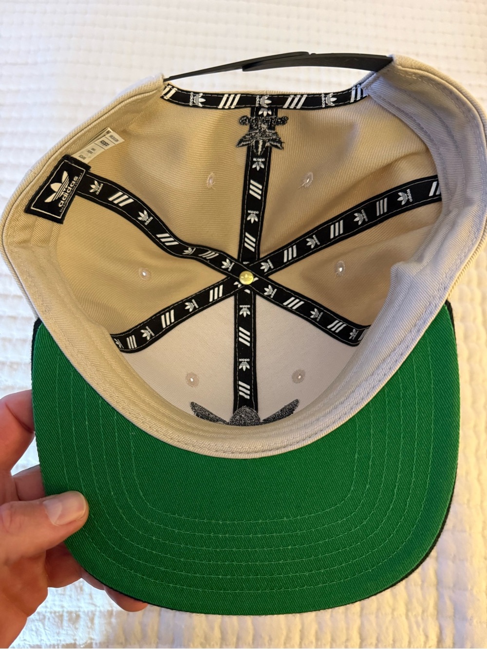 adidas Two-Tone Cream and Black Snapback Cap - Picture 4 of 5